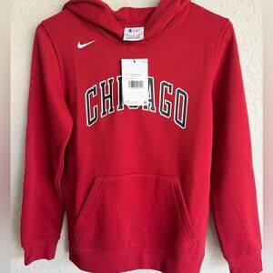NWT Chicago Bulls NIKE Red Pullover Hoodie Youth Medium 🏀 🔥 10/12